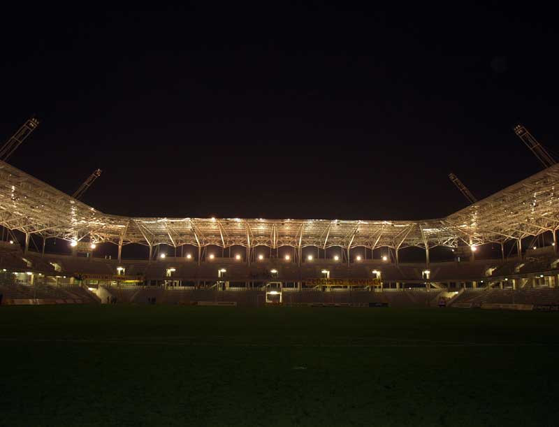 oświetlenie stadionów
